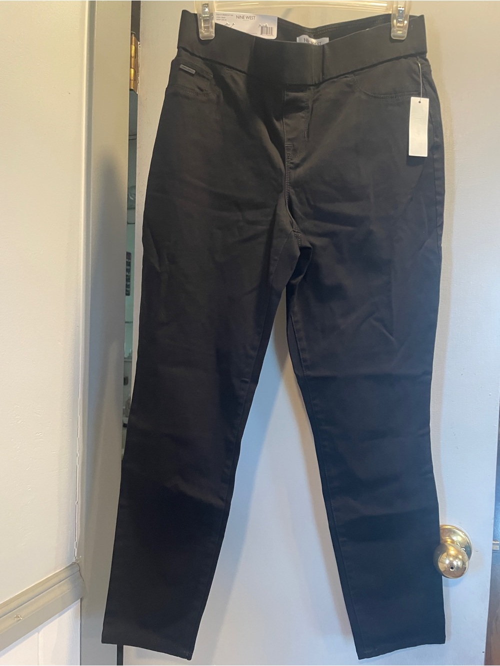 Nine West heidi pull on crop  black NWT pants size 4